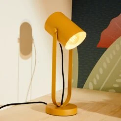 Present Time Lampe à Poser SNAZZY -Décoration D'intérieur 1297980 lampe a poser snazzy coloris jaune moutarde 42 x 13cm