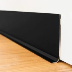 Plinthe Déco UNI NOIR 2M